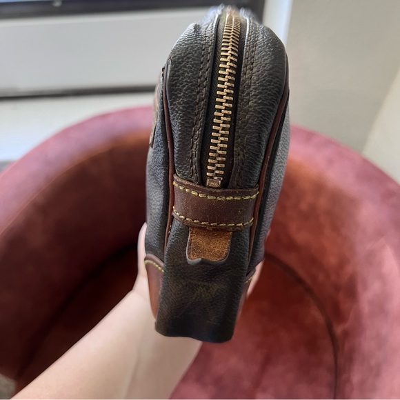 VTG Louis Vuitton Monogram Leather Clutch(Wear, Cracking, Peeling, Darkening) - Picture 4 of 15